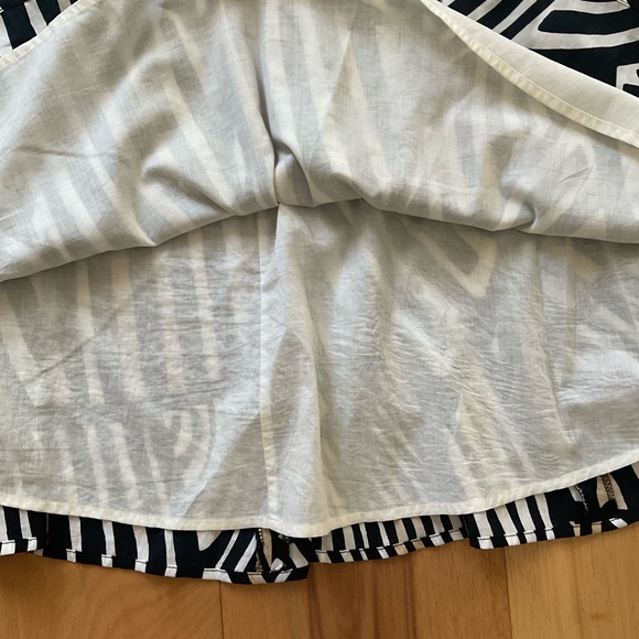 White House Black Market zebra Striped Skirt,  Size 6 - Picture 4 of 6